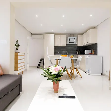 Beautiful Apartment-sea View-pool-parking